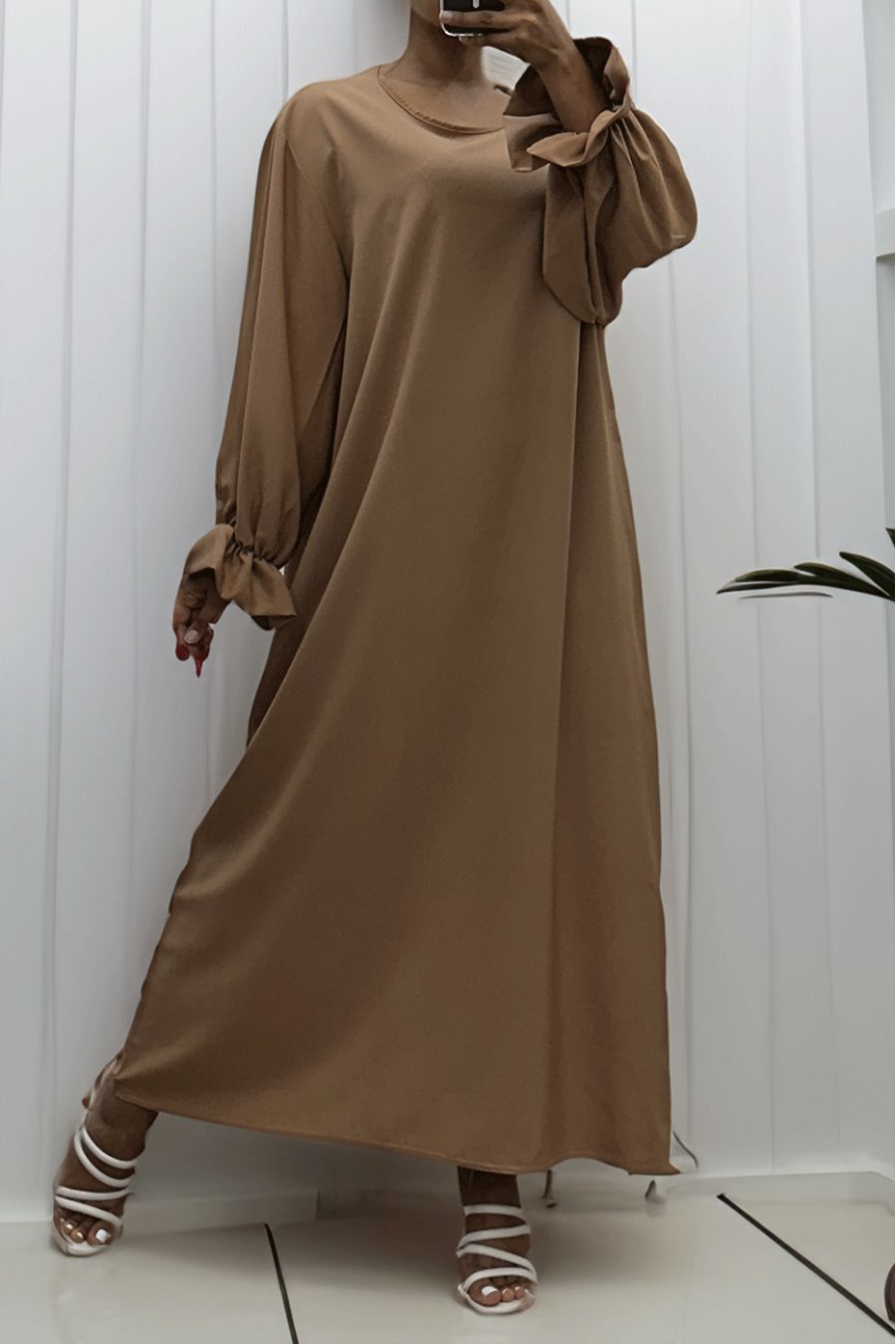 Longue abaya camel froncé aux manches - 4
