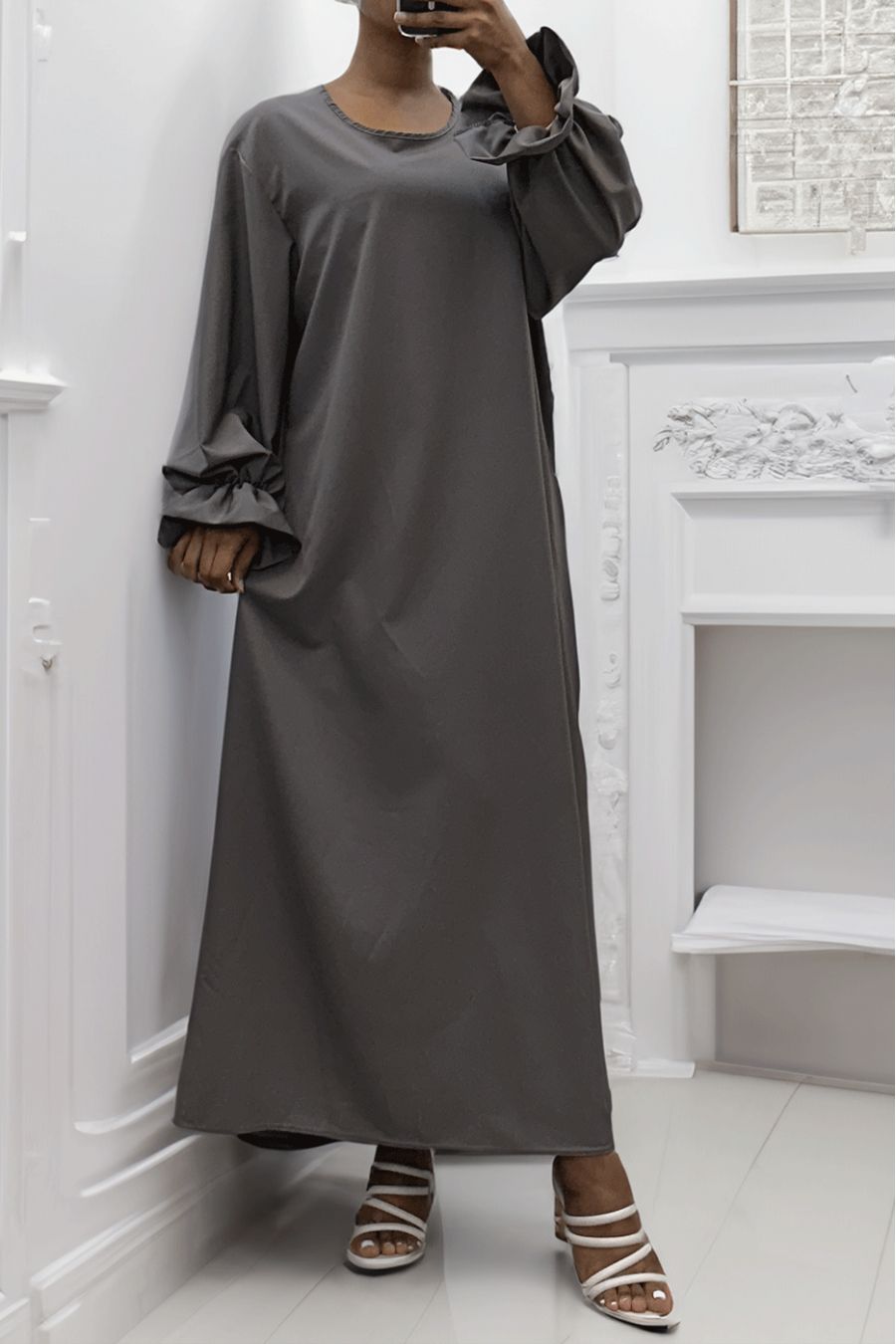 Longue abaya antharcite froncé aux manches