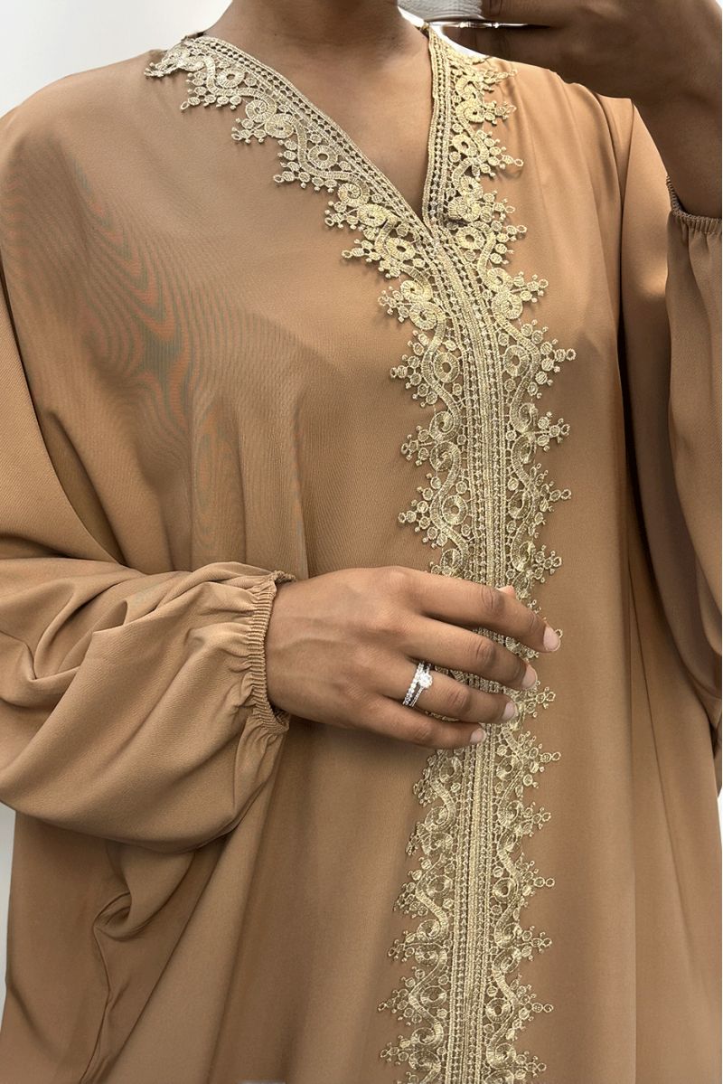 Longue abaya camel over size avec une jolie dentelle - 1