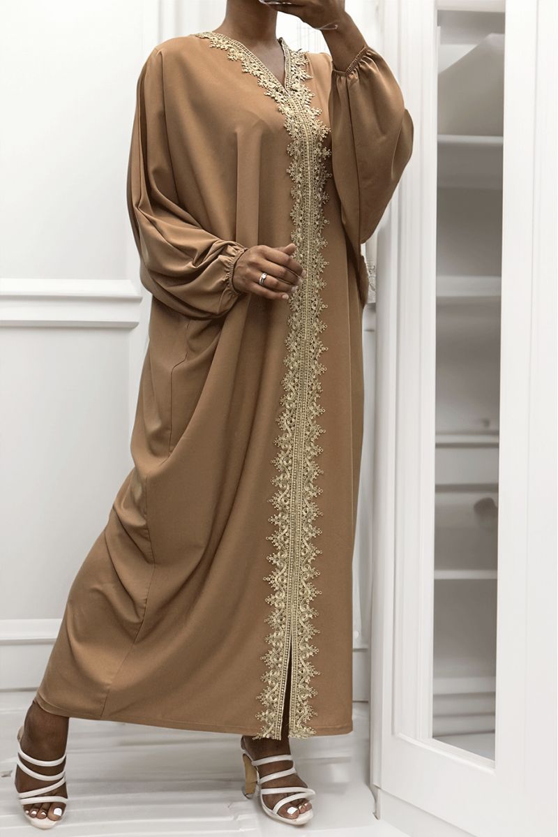 Longue abaya camel over size avec une jolie dentelle - 3
