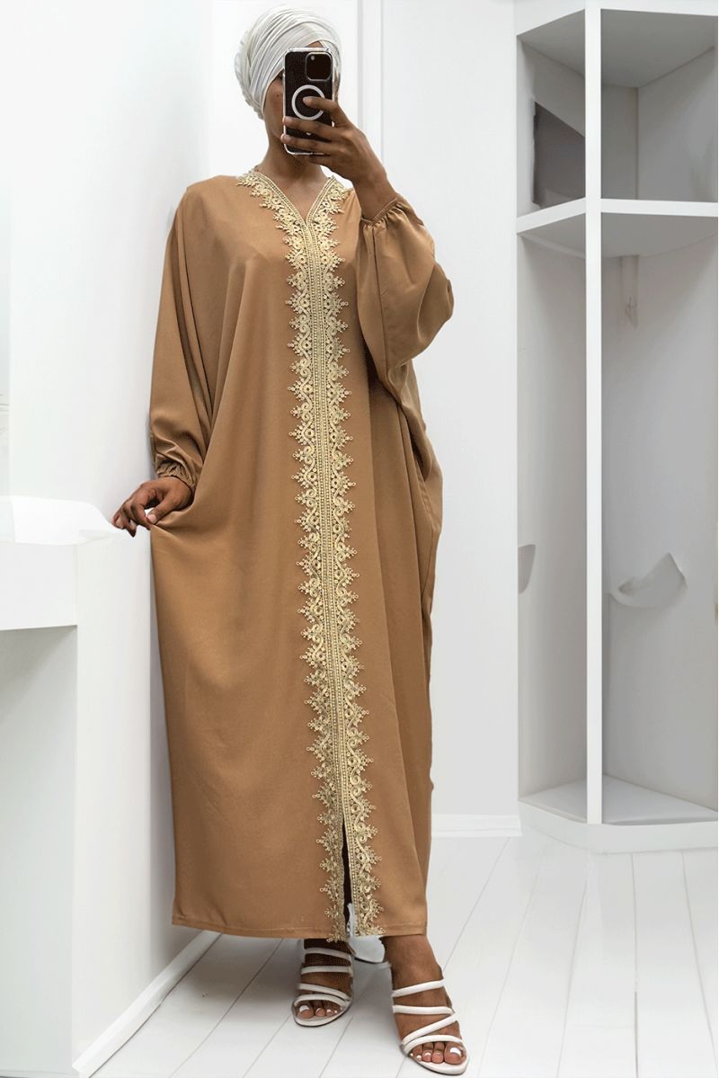 Longue abaya camel over size avec une jolie dentelle - 4