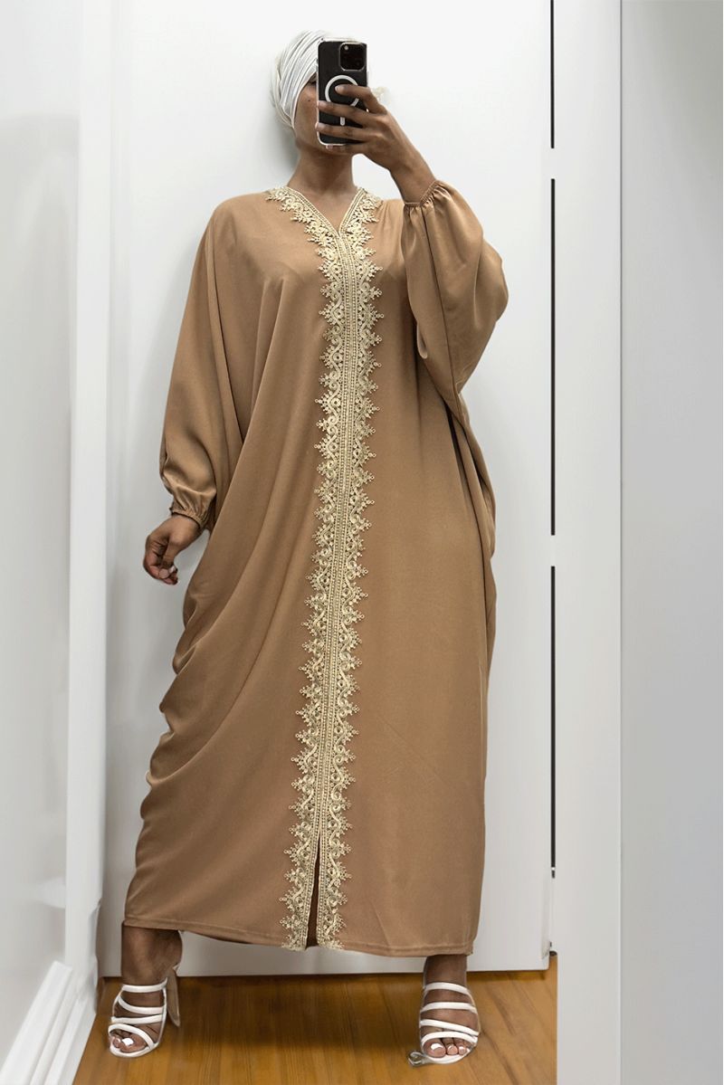 Longue abaya camel over size avec une jolie dentelle - 5