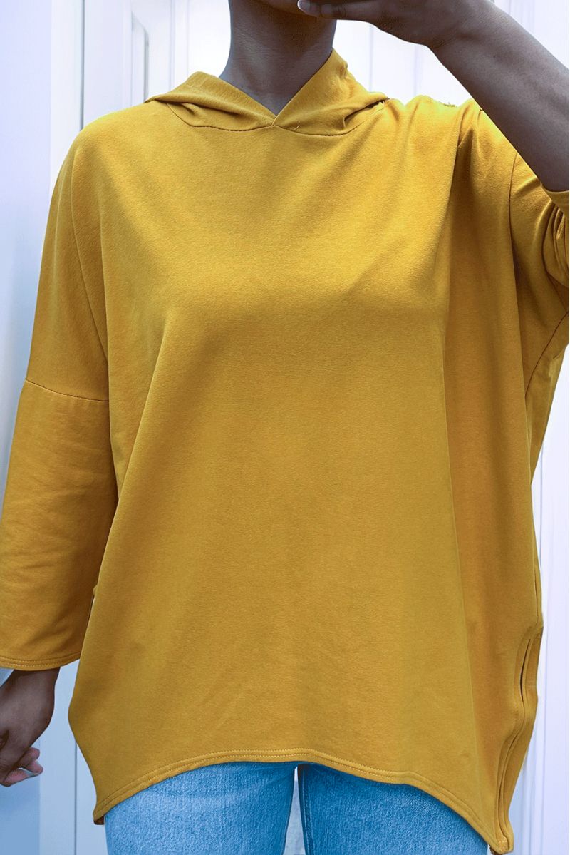 Mosterdkleurig sweatshirt met capuchon, asymmetrisch en los model met zijsluiting - 8