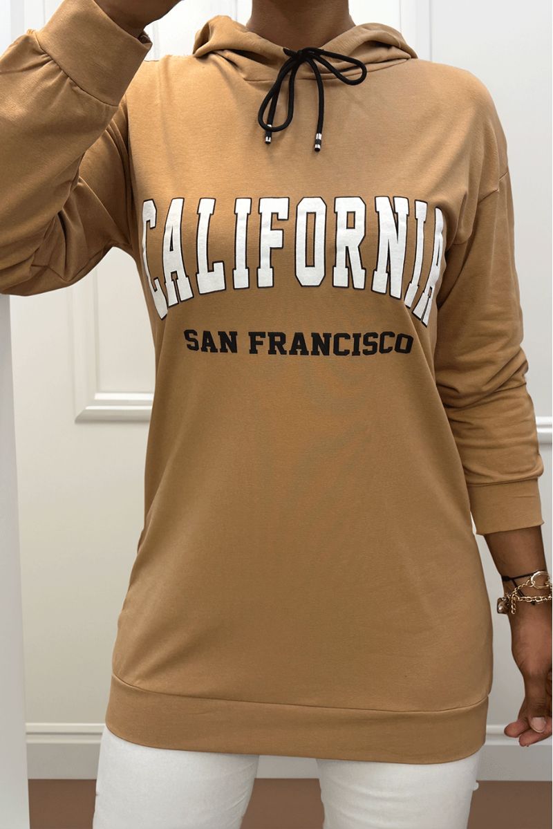 Camelkleurig sweatshirt met capuchon en CALIFORNIA-opschrift - 1
