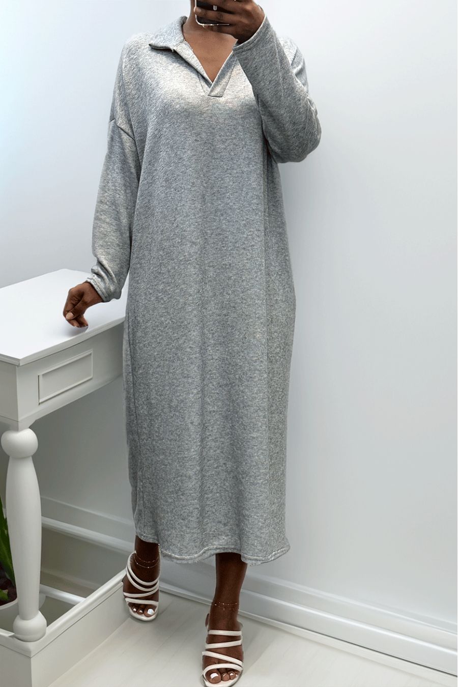Longue robe épaisse col chemise en gris - 1