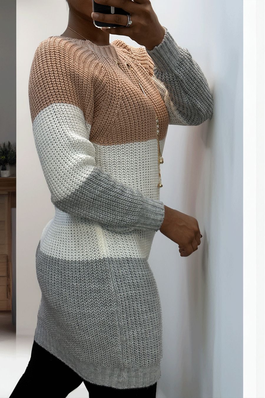 Tri-color sweater dress with necklace and rose at the top - 4
