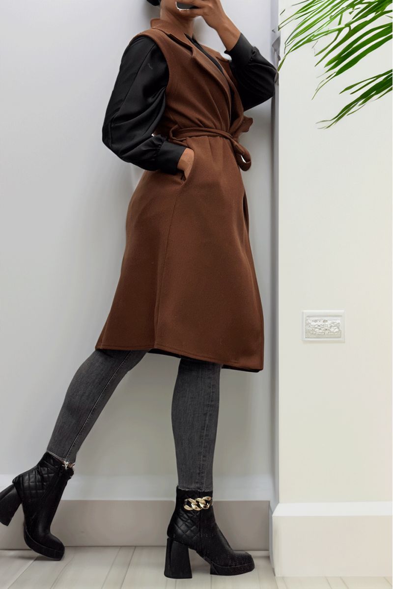 Trench long marron fluide sans manche avec ceinture - 8