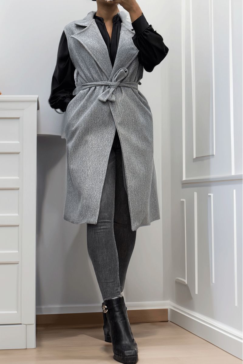 Long flowing gray sleeveless trench coat with belt - 5