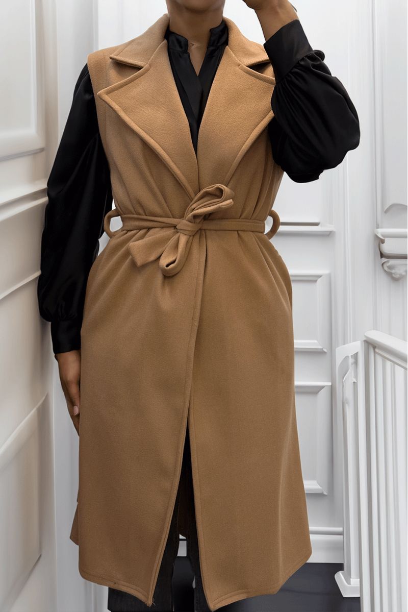 Trench long camel fluide sans manche avec ceinture - 1