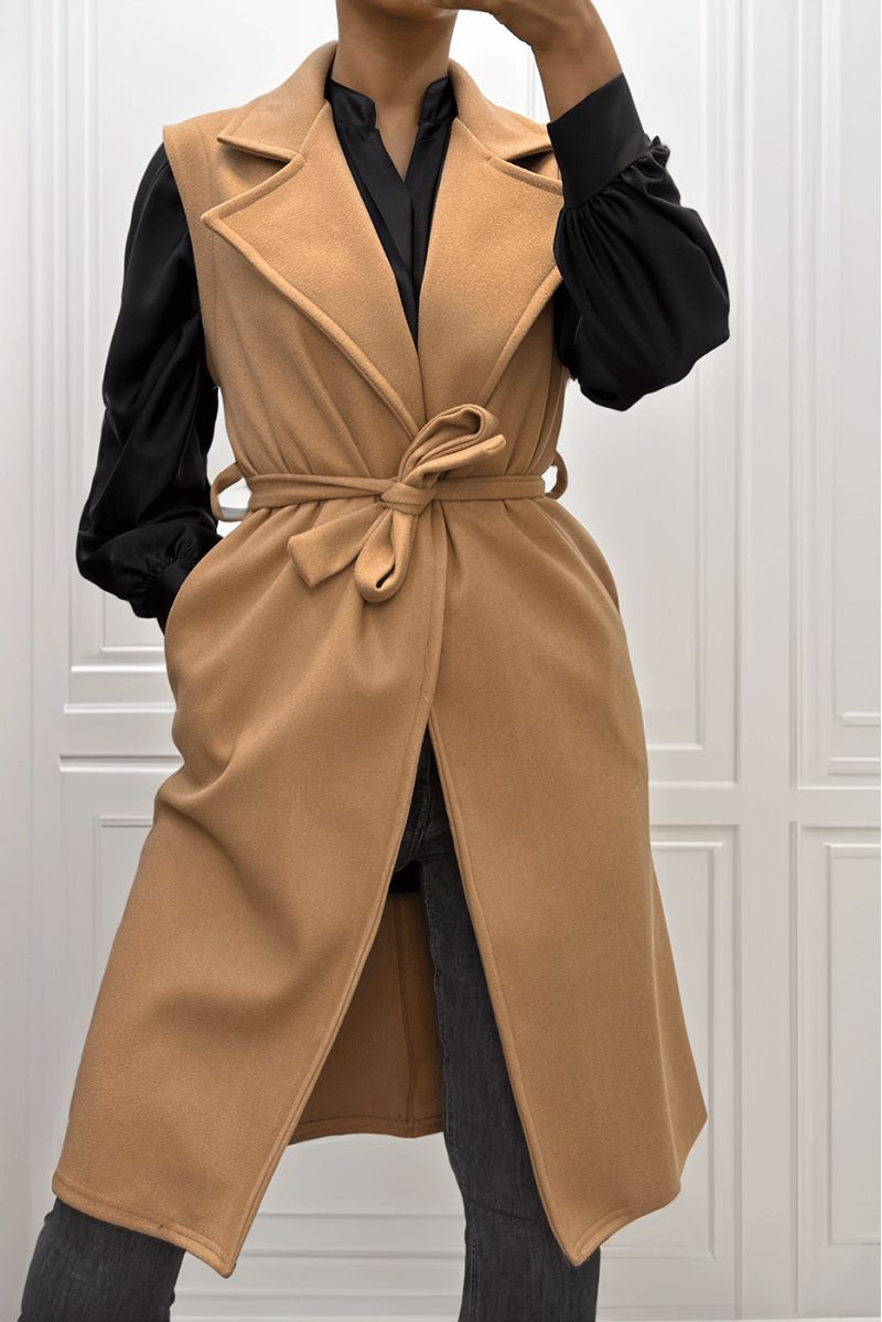 Trench long camel fluide sans manche avec ceinture - 3