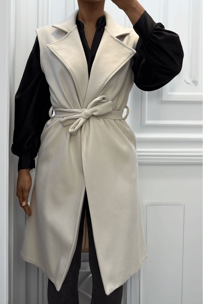 Long beige fluid sleeveless trench coat with belt - 7