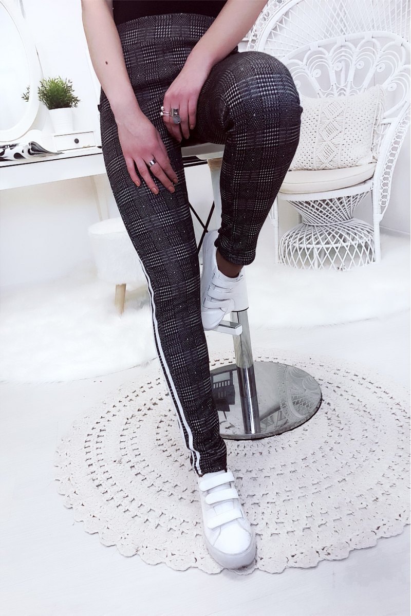Magnifique pantalon noir avec bande blanche. Pantalon 770-1 - 3