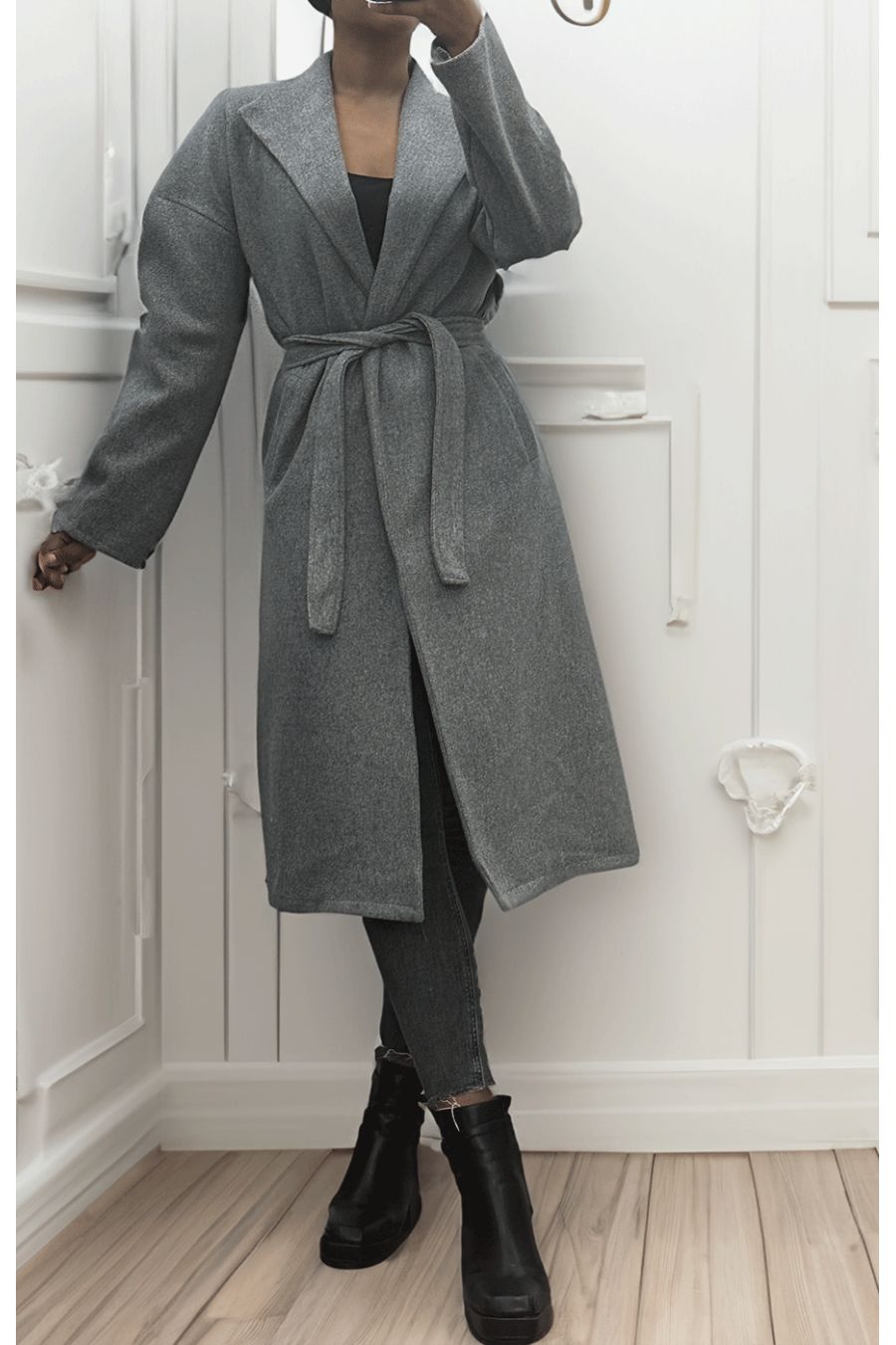 Lange grijze soepelvallende trenchcoat met riem - 3