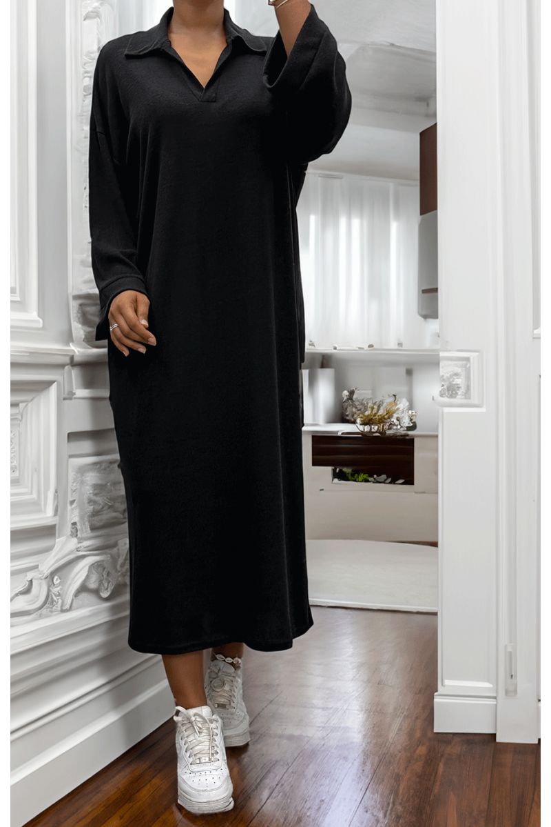 Simple black V-neck dress - 2