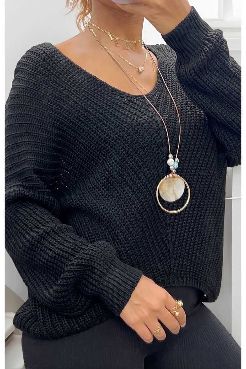 Black cable knit sweater with long necklace - 2