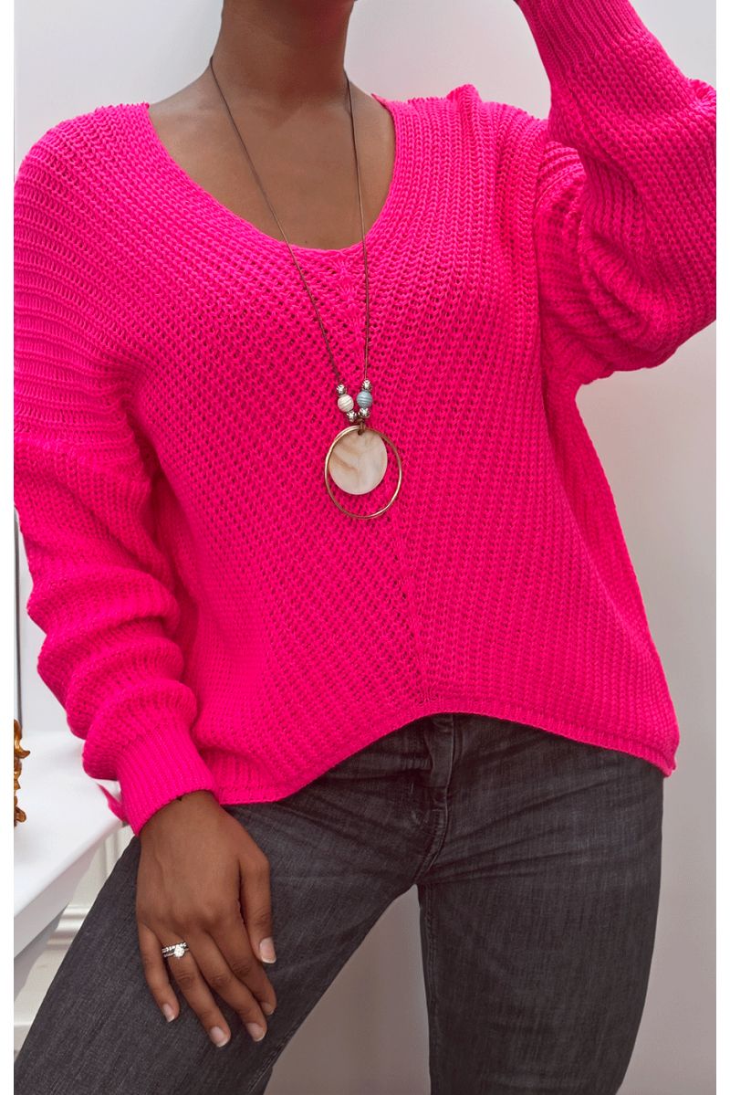 Fuchsia cable knit sweater with necklace - 2