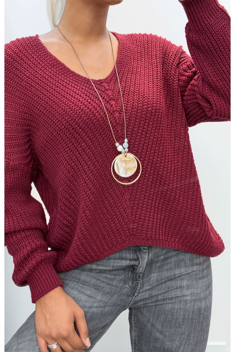 Burgundy cable knit sweater with long necklace - 2