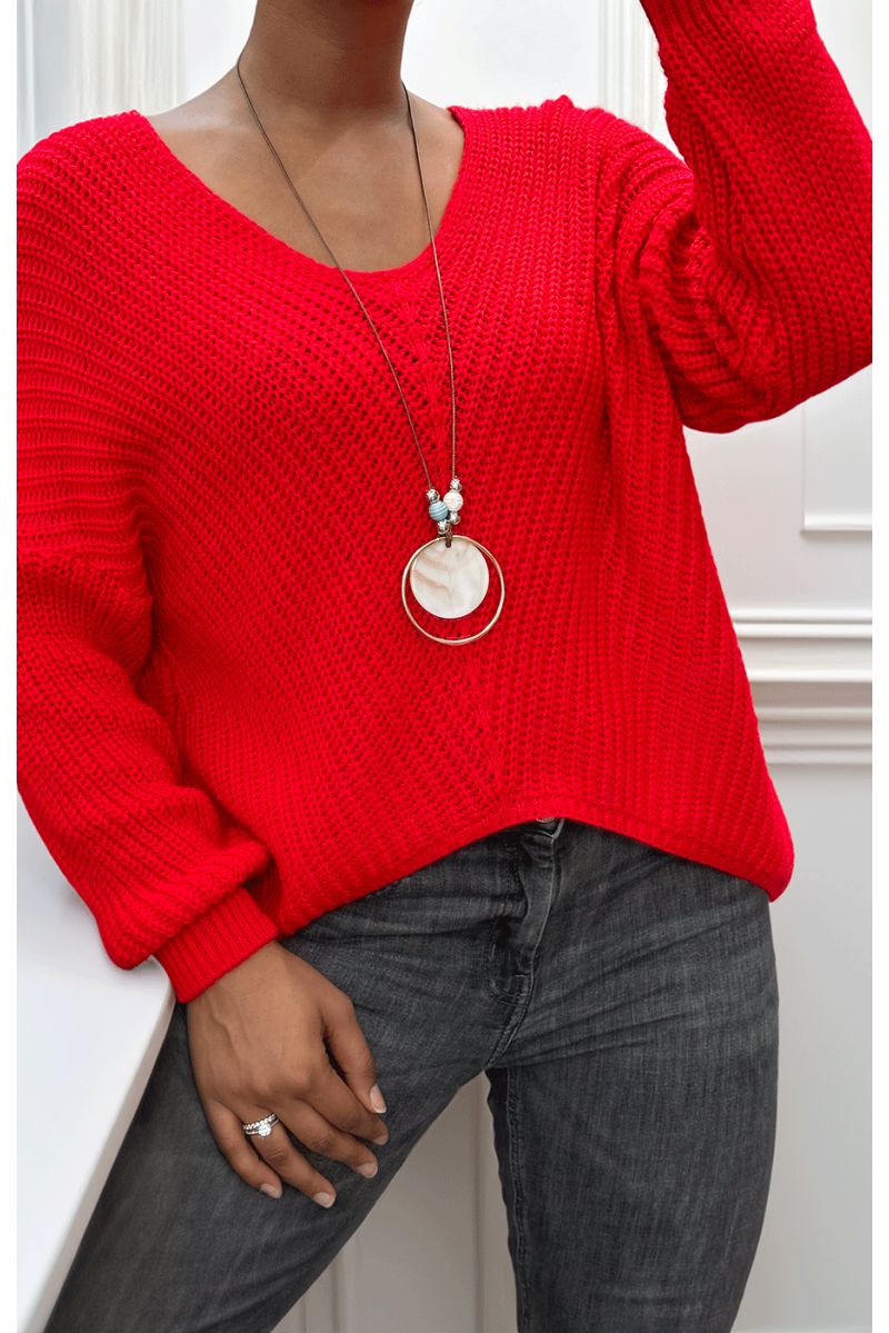 Red cable knit sweater with necklace - 2