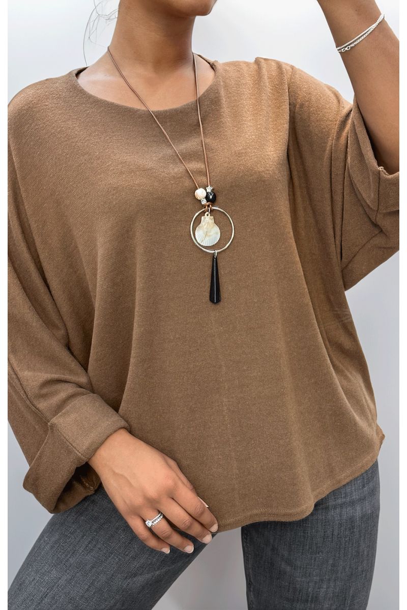 Bruine top met ronde hals en ketting - 2