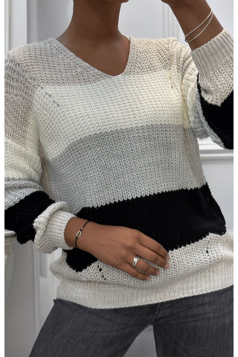 Beige chunky knit v-neck sweater - 2