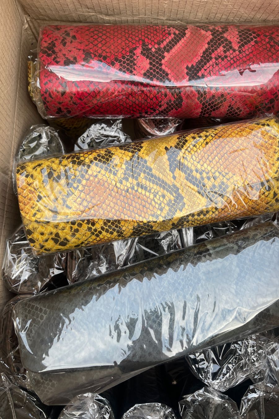 Lot de 20 pochettes de soirée mélangé plusieurs modèles - 23