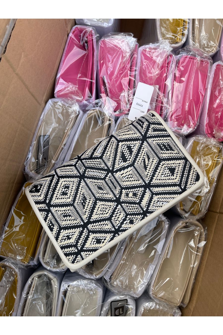 Lot de 20 pochettes de soirée mélangé plusieurs modèles - 25