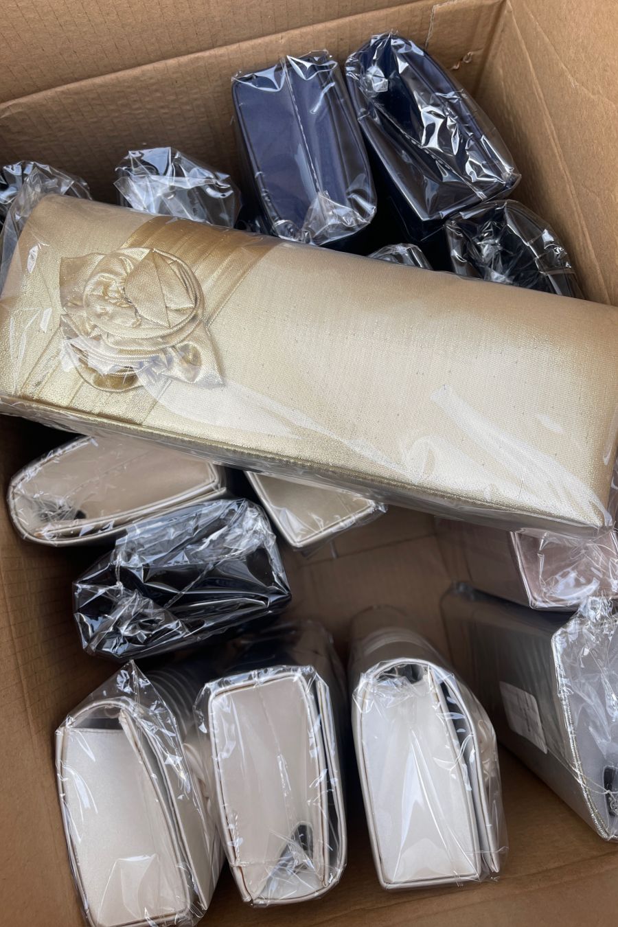 Lot de 20 pochettes de soirée mélangé plusieurs modèles - 30