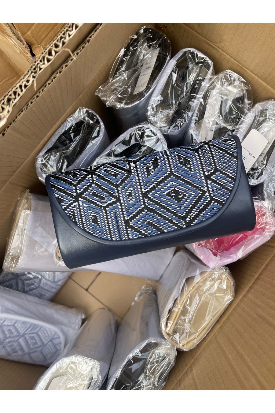 Lot de 20 pochettes de soirée mélangé plusieurs modèles - 33