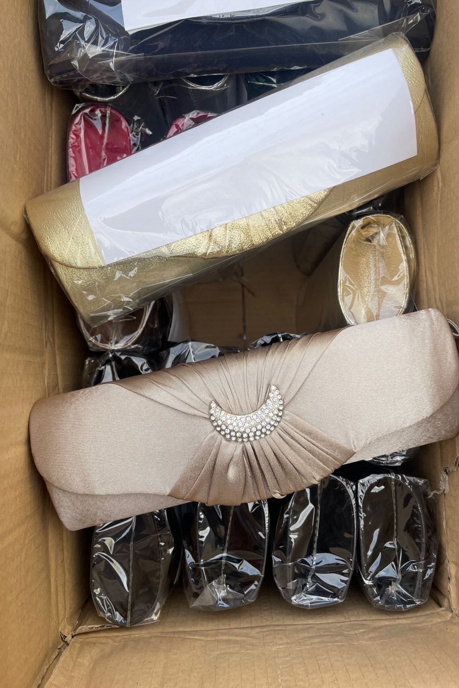 Lot de 20 pochettes de soirée mélangé plusieurs modèles - 43