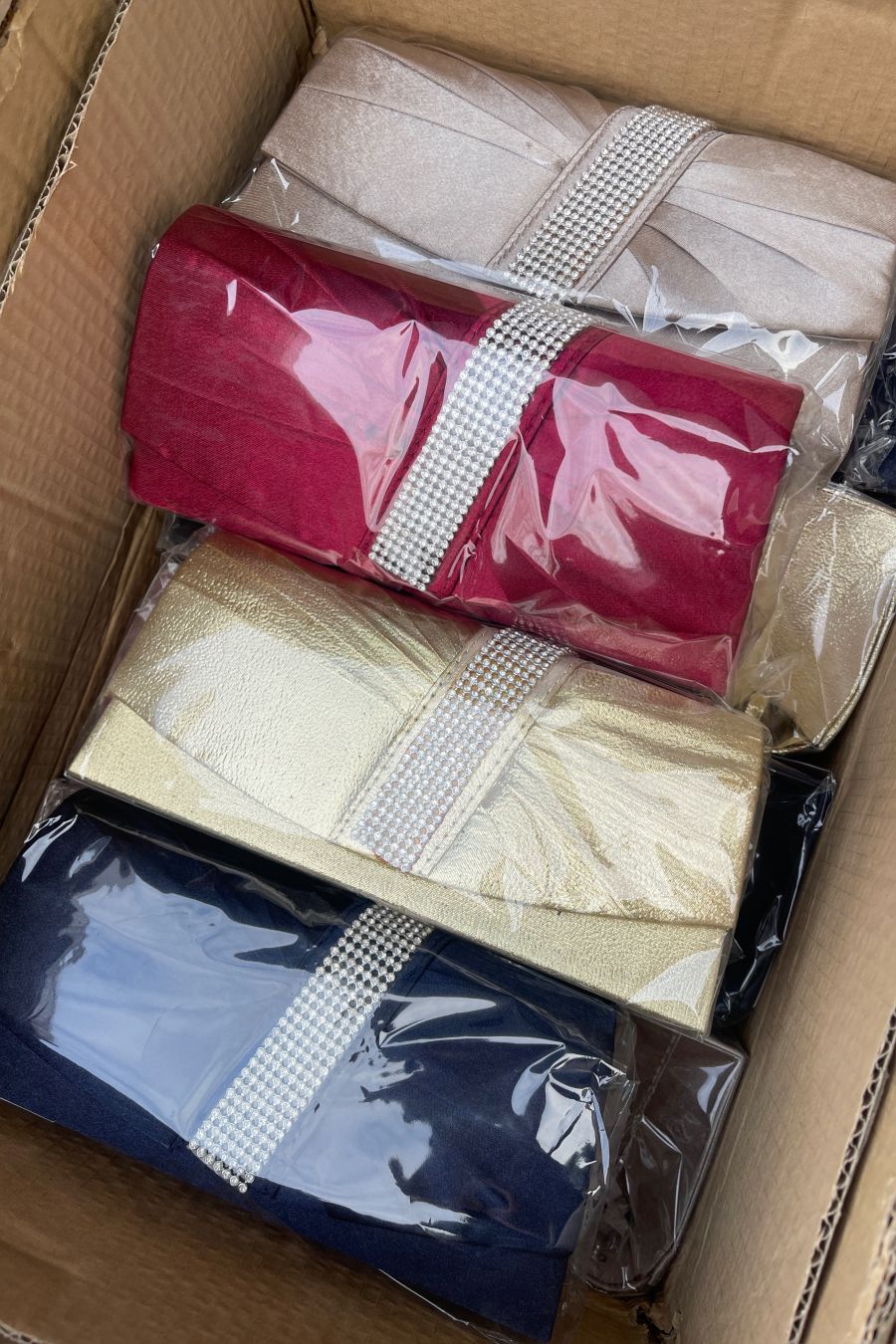 Lot de 20 pochettes de soirée mélangé plusieurs modèles - 47