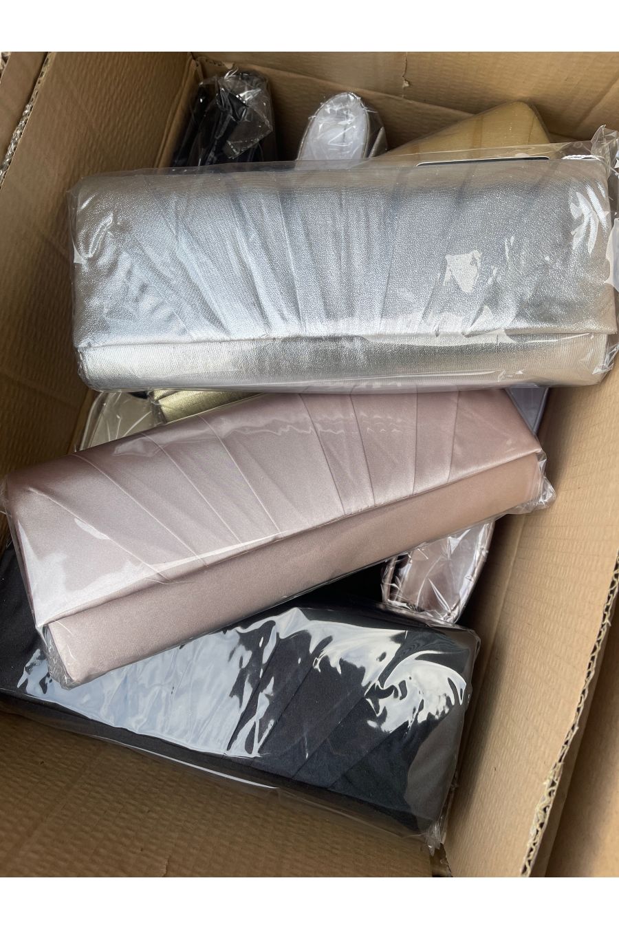 Lot de 20 pochettes de soirée mélangé plusieurs modèles - 48