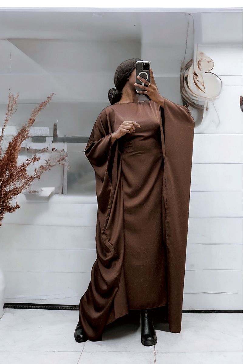 Over-size chocolate satin abaya (36-52) with interior elastic for a fitted effect - 1