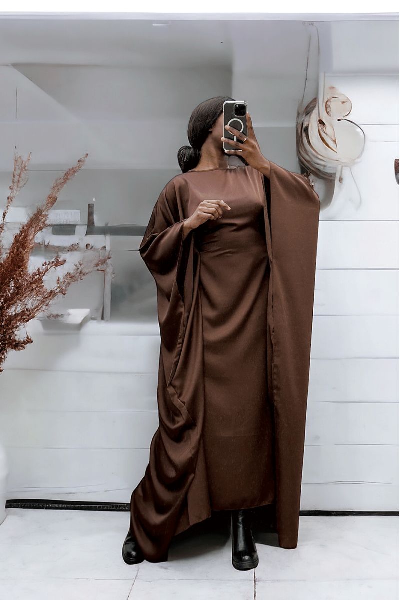 Oversized chocoladesatijnen abaya (36-52) met elastiek aan de binnenkant voor een getailleerd effect - 1