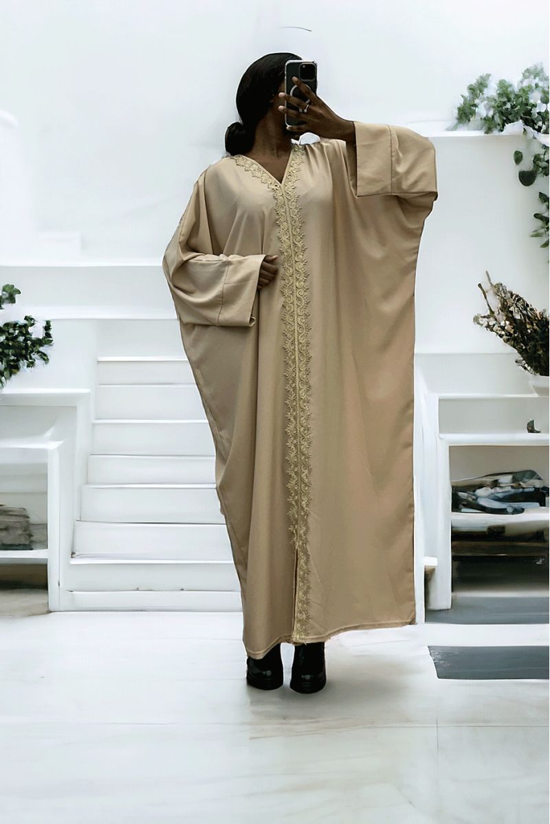 Abaya beige over size (36-52) avec sublime dentelle sur toute la longueur  - 3