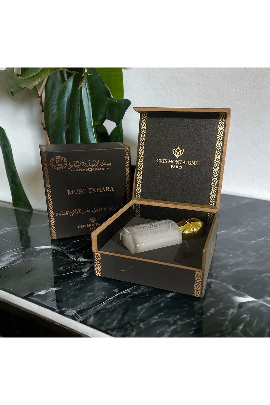 Musk Tahara van Gris Montaigne Paris - 1