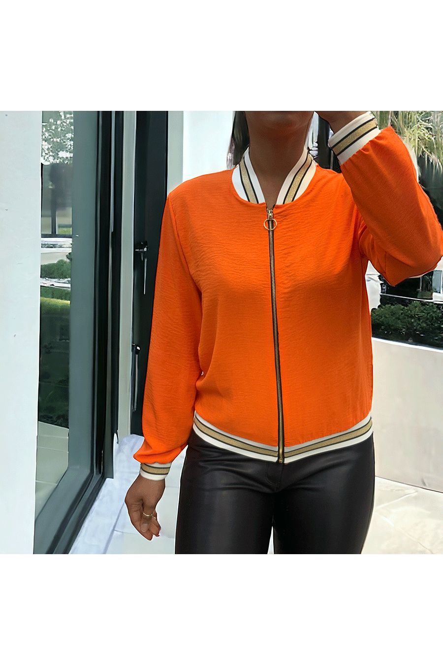 Veste fluide orange légère à zip et bordure dorée - 6