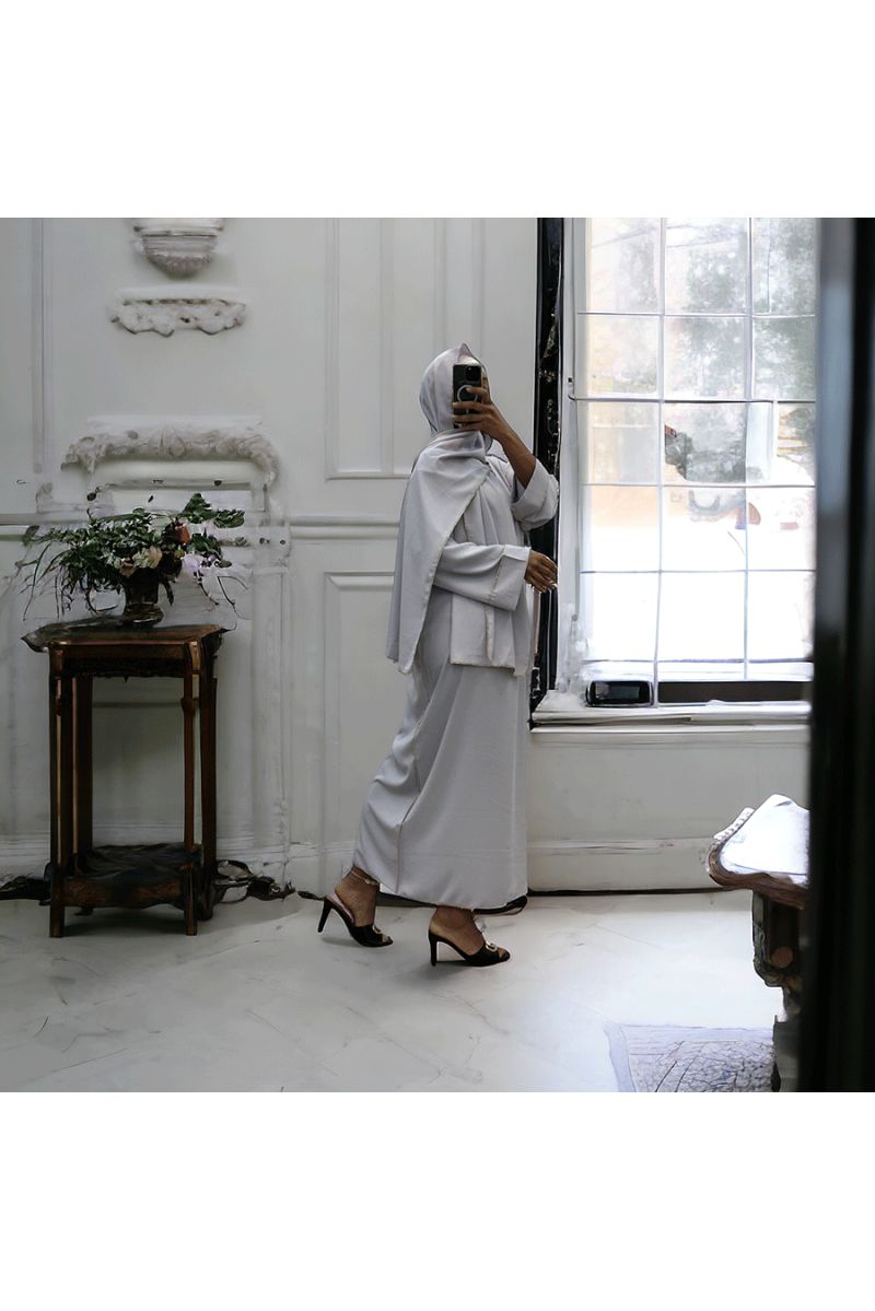 Robe abaya couleur gris clair en soie de medine avec foulard  intégré  - 2