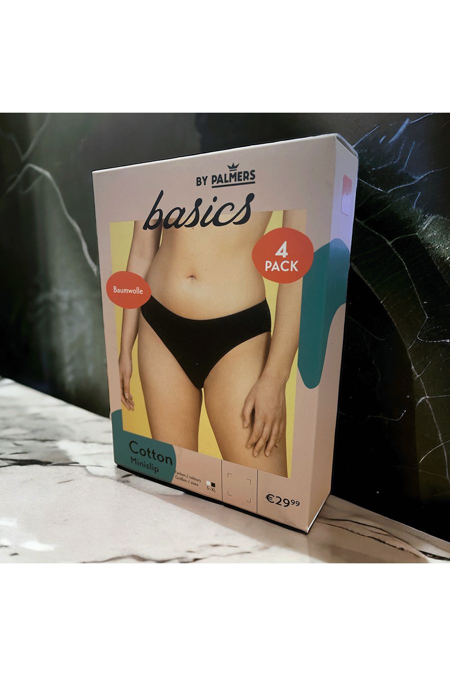 Zeer elastische ribgebreide trui: hoge kraag, pofmouwen en subtiele details voor een trendy look