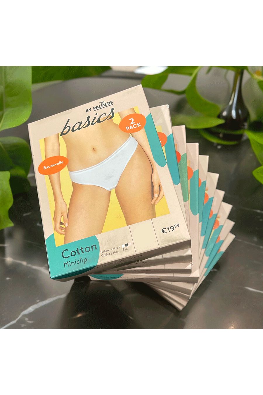 Zeer elastische ribgebreide trui: hoge kraag, pofmouwen en subtiele details voor een trendy look