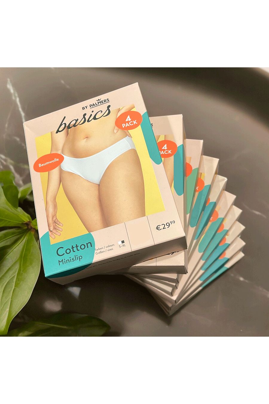 Zeer elastische ribgebreide trui: hoge kraag, pofmouwen en subtiele details voor een trendy look