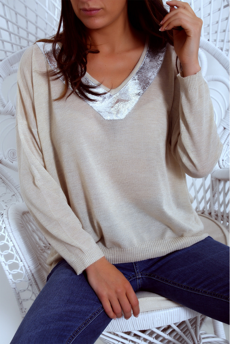 Fine beige top with silver V-neck. PU300-112 - 7