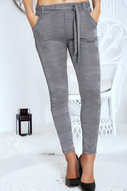 Pantalon slim gris à carreaux avec poche et ceinture. 68390 - 1