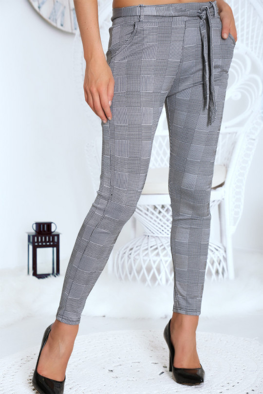 Pantalon slim gris à carreaux avec poche et ceinture. 68390 - 2