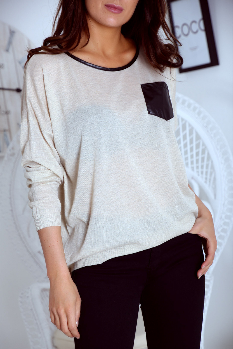 Top beige léger à encolure et poche en simili - 2