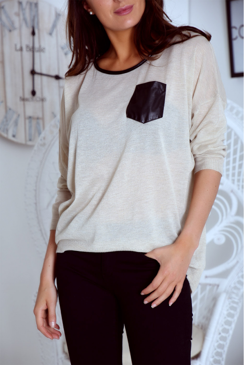 Top beige léger à encolure et poche en simili - 3
