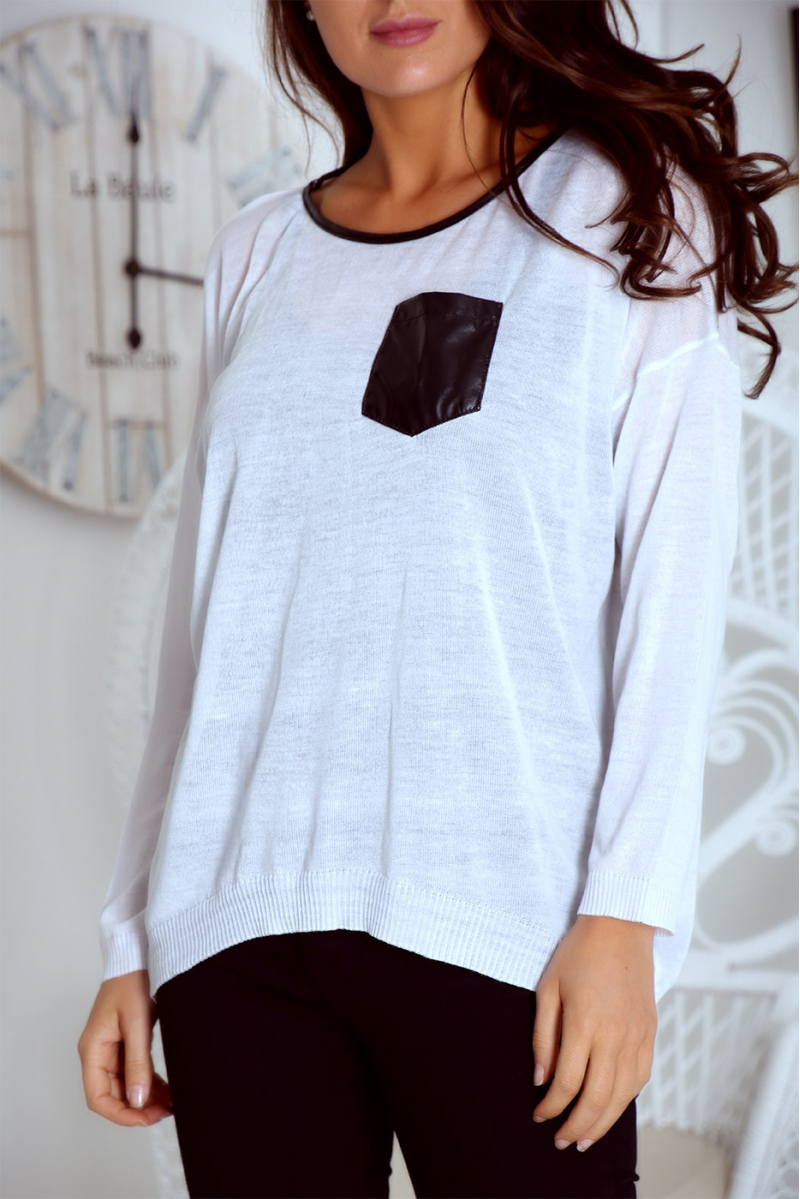 Top blanc léger à encolure et poche en simili - 3