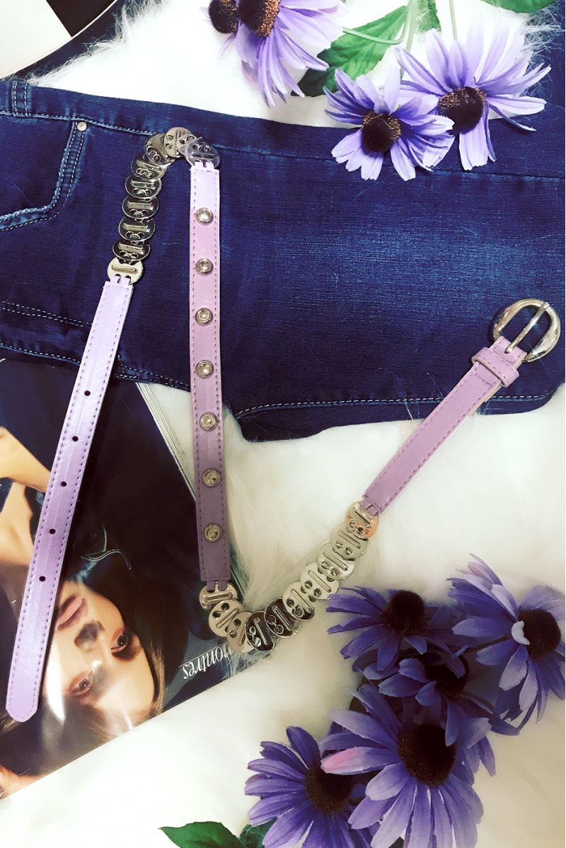 Jolie ceinture violette bande fine avec accessoire. Accessoire de mode pas cher