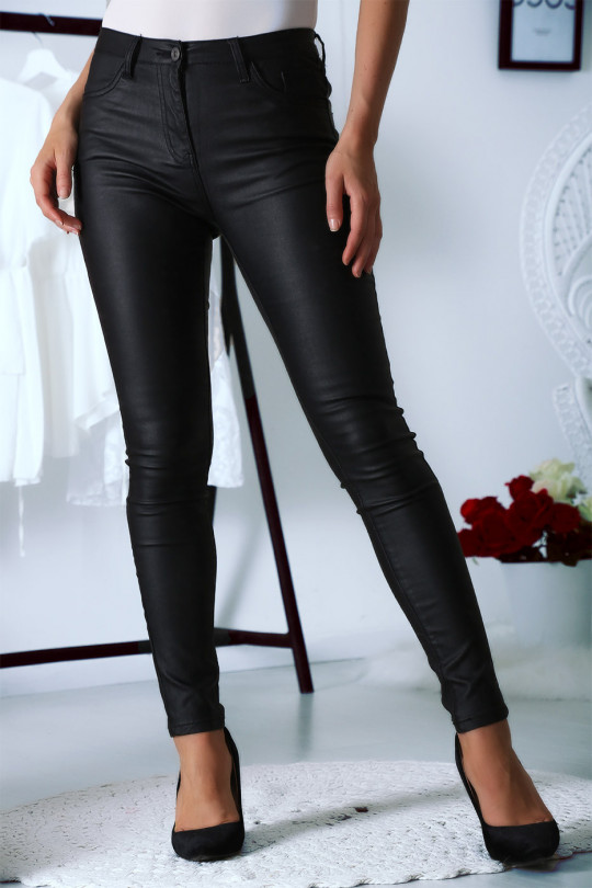 Pantalon slim noir matière strech brillante avec poche. Pantalon A3001 - 11