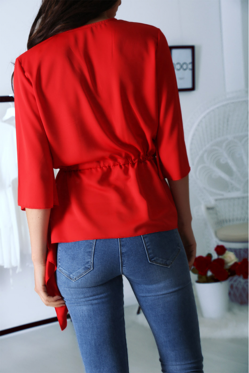 Blouse rouge en col V avec volant et ceinture intégré à la taille. Mode femme - 3
