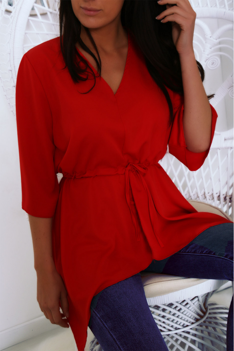 Blouse rouge en col V avec volant et ceinture intégré à la taille. Mode femme - 5